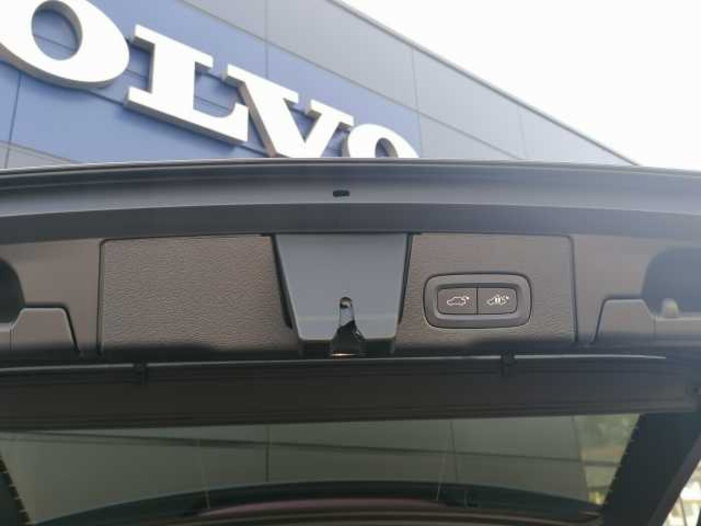 Volvo  B4 B 2WD R-Design Pano , 360° uvm.