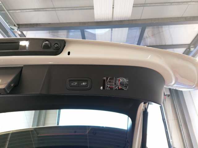 Volvo  T3 2WD Momentum Pro Kam, AHK uvm.