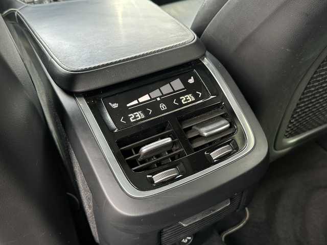 Volvo  D5 AWD R-Design 5-Sitz B&W, 360°